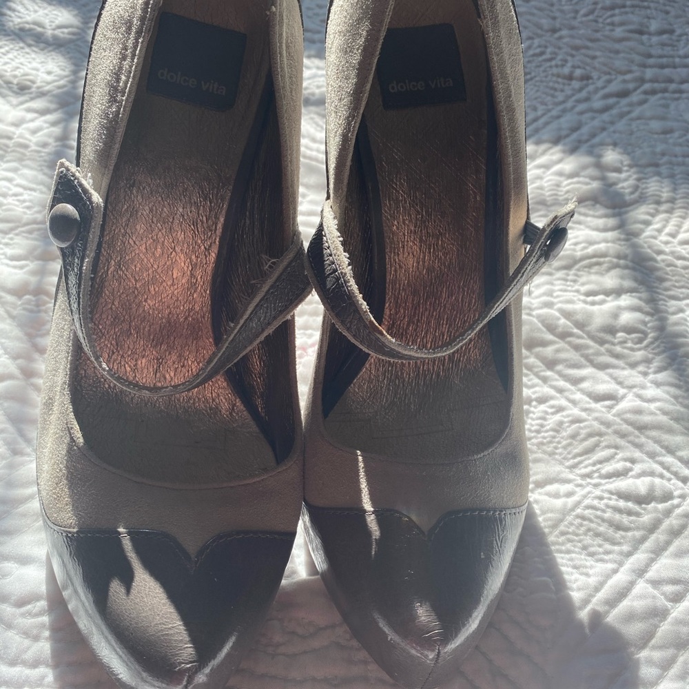 ❣️Dolce Vita distressed gray pumps❣️